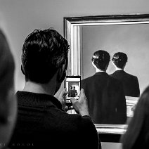 Selfie - Surreal encounters - Magritte