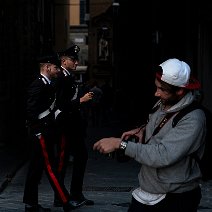 Photographing police officers in Italy
